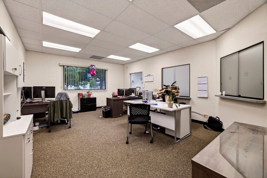 More Photos Of 604 E Walker St, Orland Office For Sale