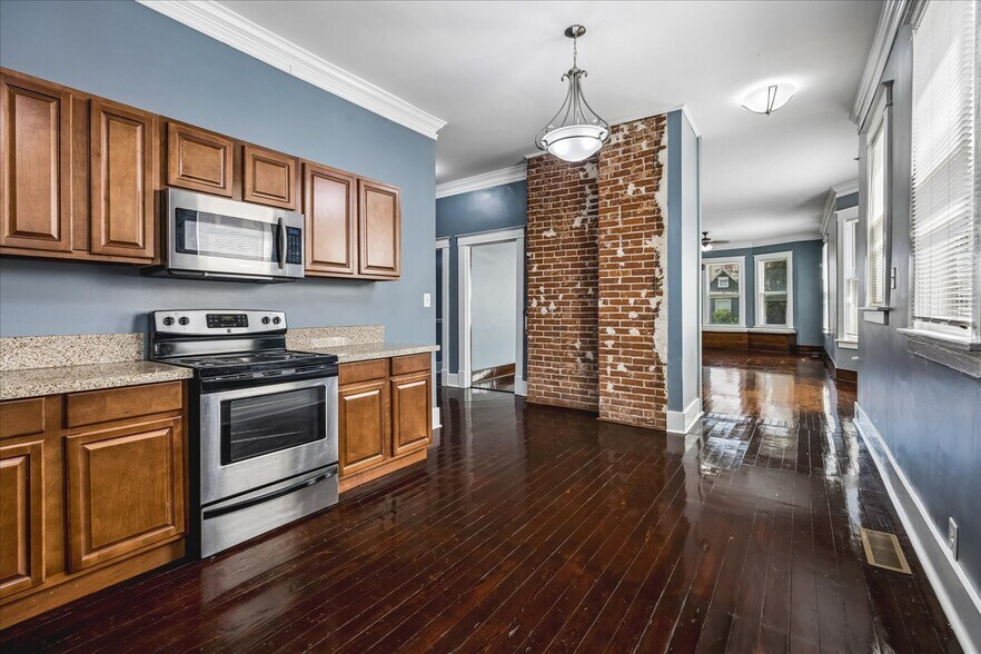 More Photos Of 2151 Monroe Ave, Memphis Office Residential For Sale