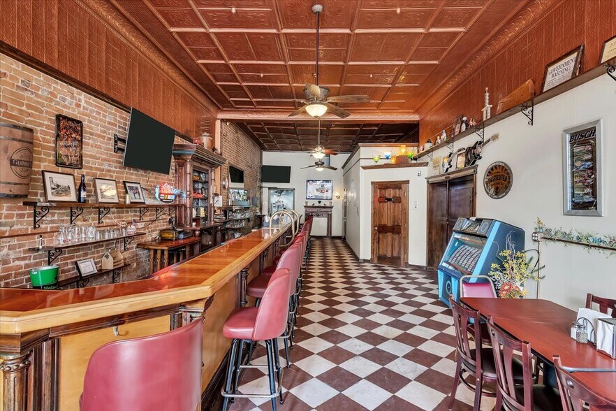 More Photos Of 68 Main St, Whitehall Flex For Sale