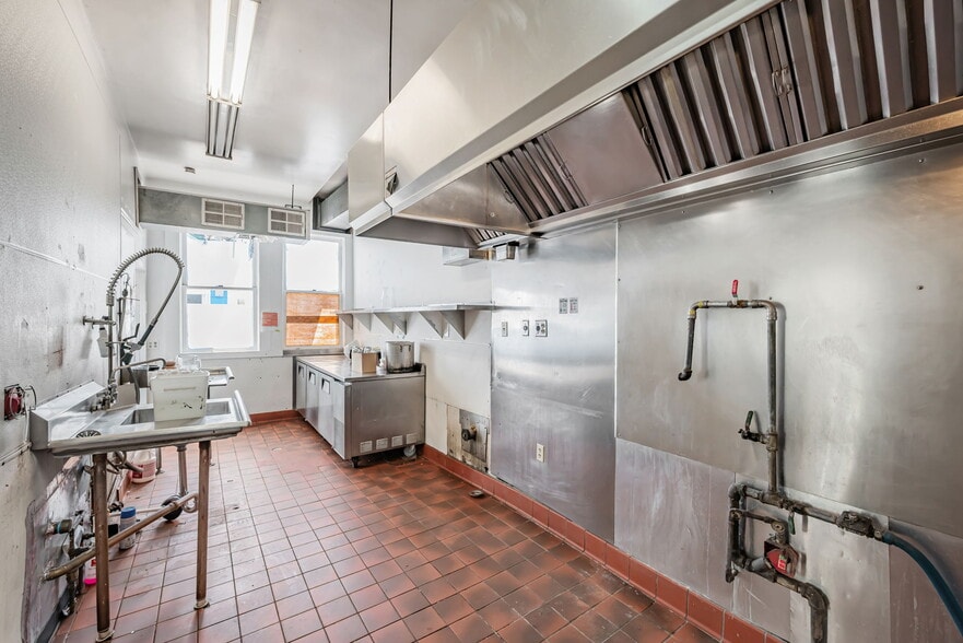 More Photos Of 408-412 Cortland Ave, San Francisco Storefront Retail Residential For Lease
