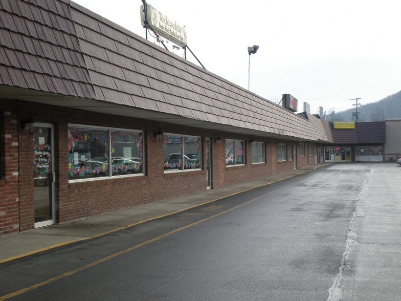 More Photos Of 1030 Mountain View Plz, Great Bend Unknown For Lease