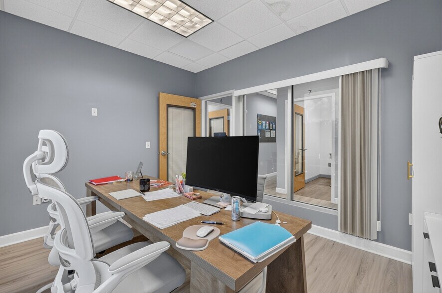 More Photos Of 6200 Metrowest Blvd, Orlando Office For Sale
