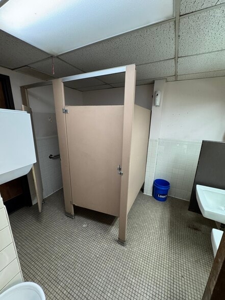 More Photos Of 8716 SE 15th St, Oklahoma City Distribution For Sale