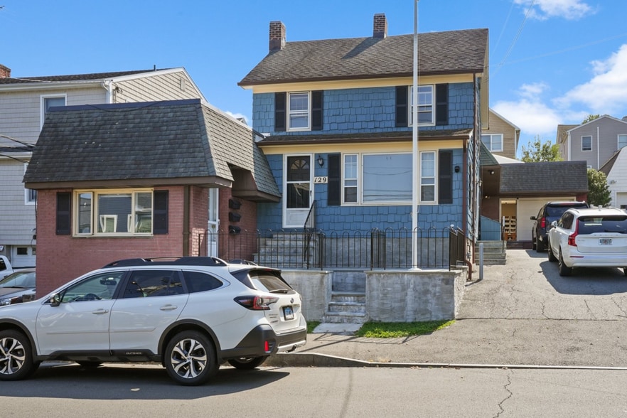 More Photos Of 129 N Water St, Greenwich Warehouse For Lease
