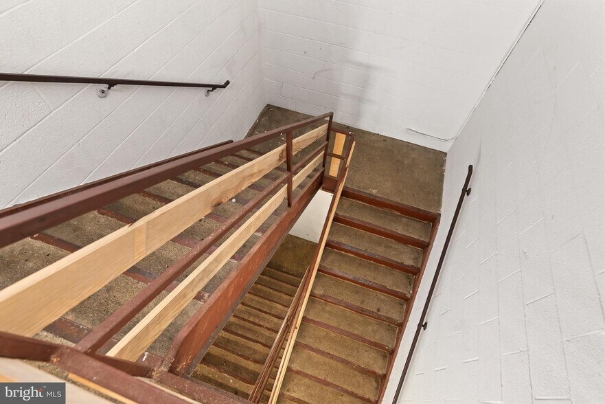 More Photos Of 100 W Franklin St, Hagerstown Office Residential For Lease