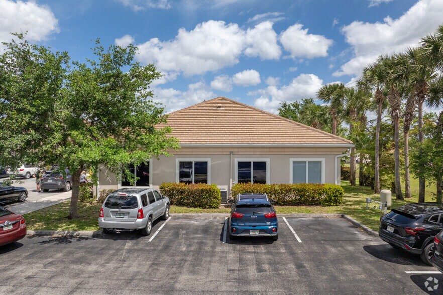 More Photos Of 4995-4997 Royal Gulf Cir, Fort Myers Medical For Sale