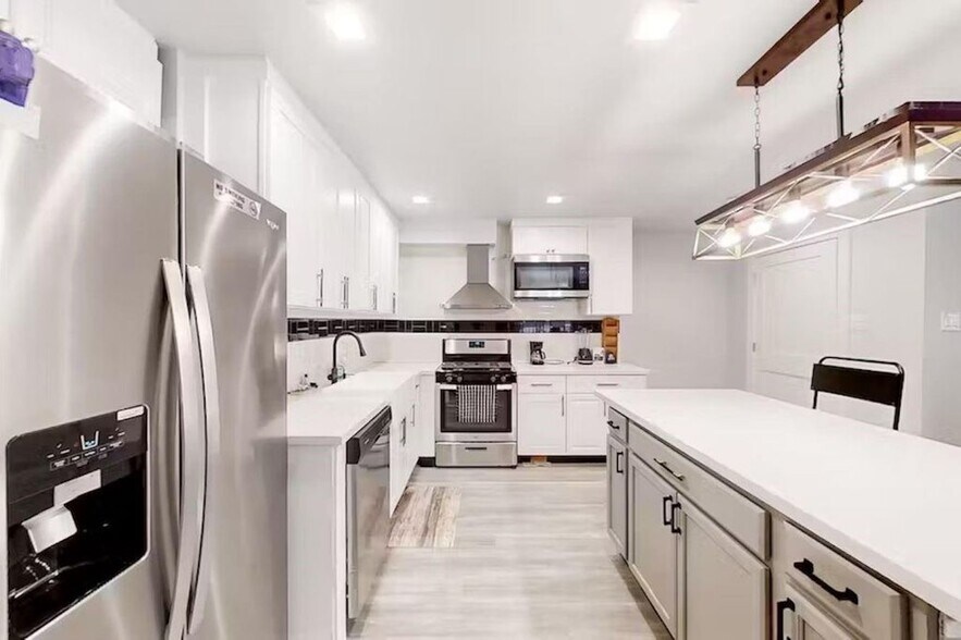 More Photos Of 6325 Riverview Way, Houston Apartments For Sale