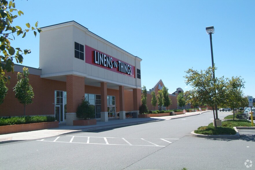 More Photos Of 272-276 US Highway 202/31, Flemington Unknown For Lease