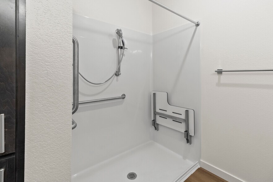 More Photos Of 120 & 124 W Hatting St, Luverne Apartments For Sale