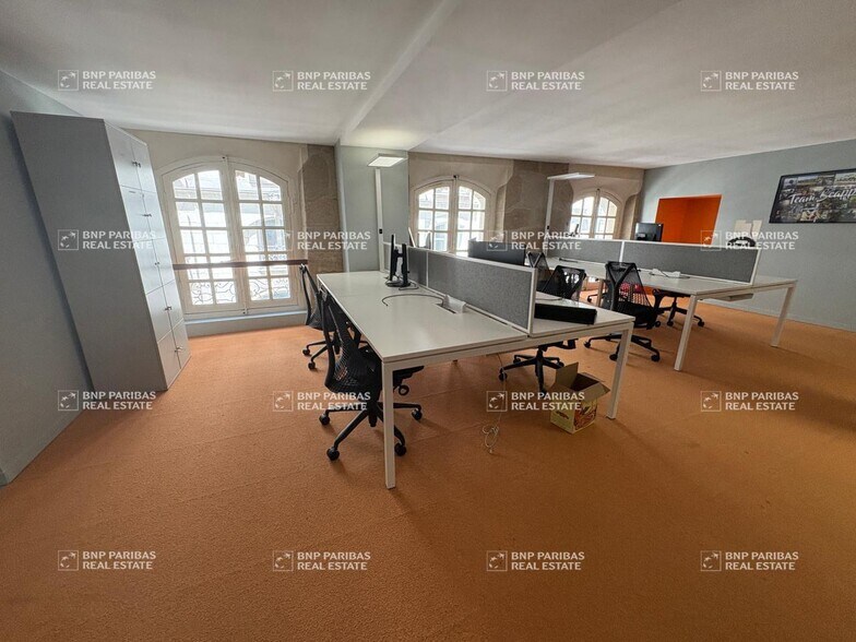 More Photos Of , Nantes Office For Sale