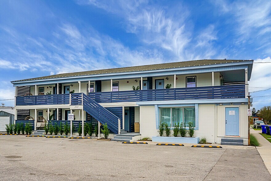 More Photos Of 213 Raleigh Ave, Carolina Beach Hotel For Sale