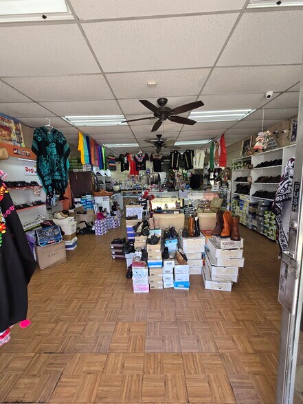 More Photos Of 1611 S Main St, Santa Ana Storefront For Lease