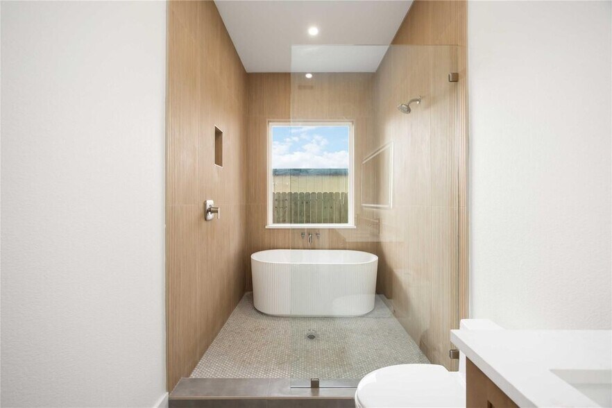 More Photos Of 422 E 41st St, Houston Multifamily For Sale