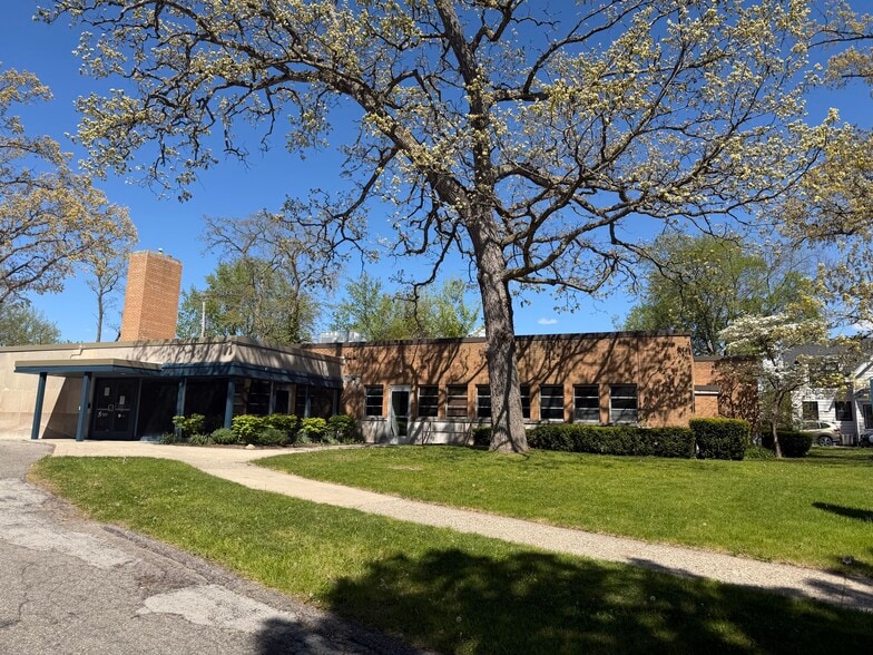 More Photos Of 833 Lake Dr SE, Grand Rapids Medical For Sale