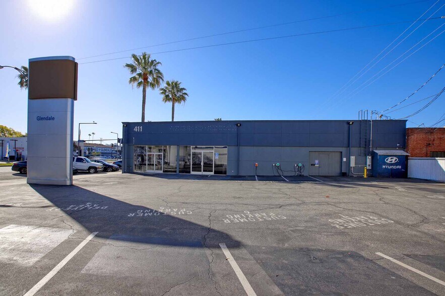 More Photos Of 413 S Brand Blvd, Glendale Auto Dealership For Lease