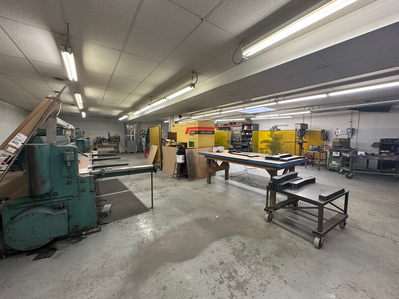 More Photos Of 1035-1037 Montgomery St S, Syracuse Light Manufacturing For Sale