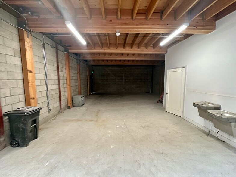 More Photos Of 7528 Clybourn Ave, Sun Valley Manufacturing For Lease
