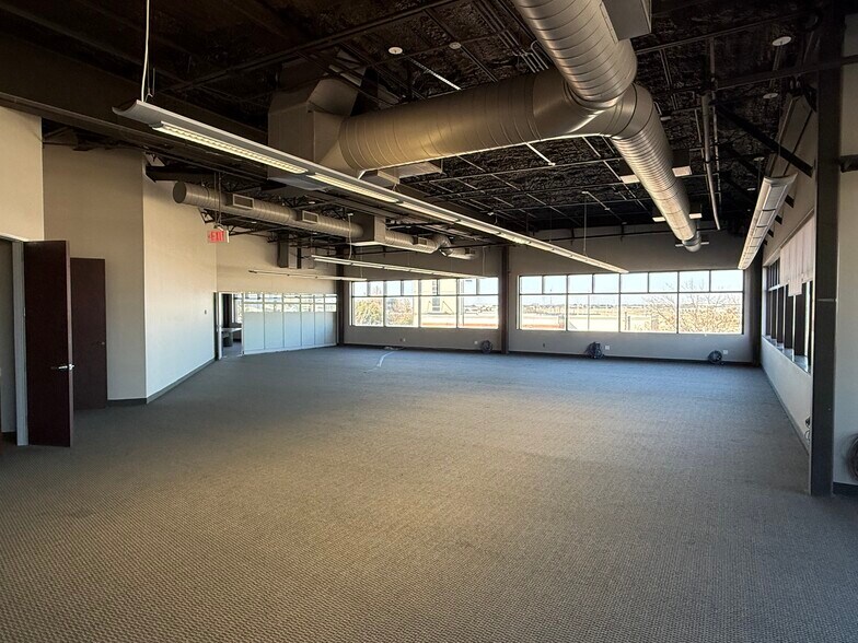 More Photos Of 15900 Dooley Rd, Addison Office For Lease