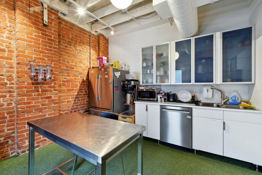 More Photos Of 2911 Walnut St, Denver Showroom For Sale