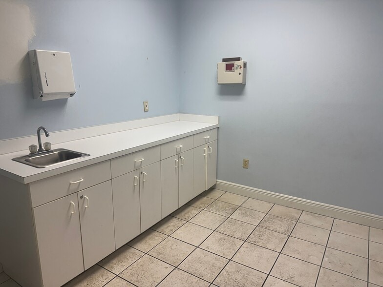 More Photos Of 3586 Aloma Ave, Winter Park Office For Sale