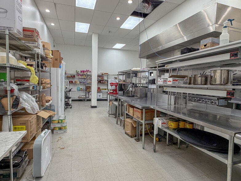 More Photos Of 601 7th Ave, Altoona General Retail For Sale