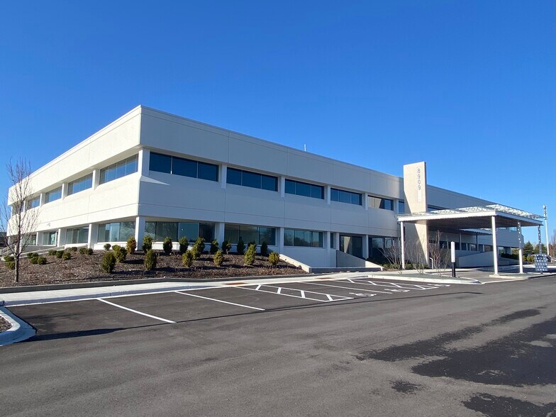 More Photos Of 8909 N Port Washington Rd, Milwaukee Office For Lease