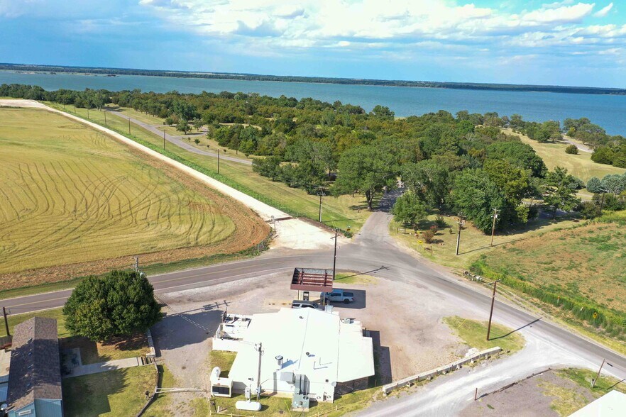 More Photos Of 245971 E Country Rd, Canton Service Station For Sale