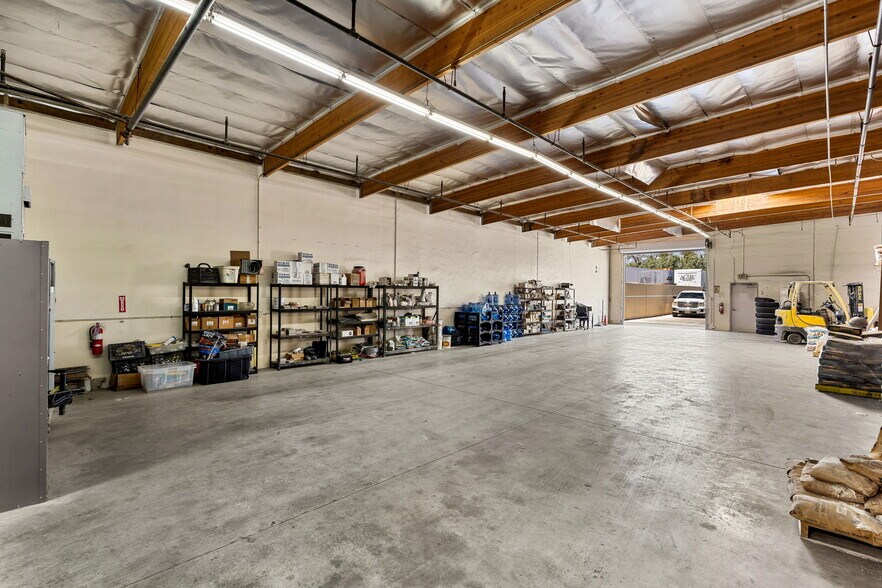 More Photos Of 77570 Enfield Ln, Palm Desert Warehouse For Sale
