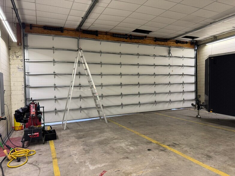 More Photos Of 3821 Industrial Blvd, Indianapolis Light Distribution For Sale