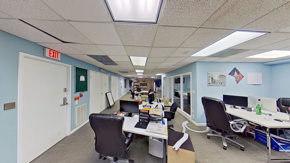More Photos Of 727 15th St NW, Washington Office For Lease