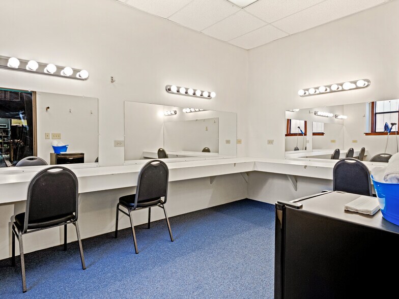 More Photos Of 125 S Main St, Hendersonville Storefront For Sale