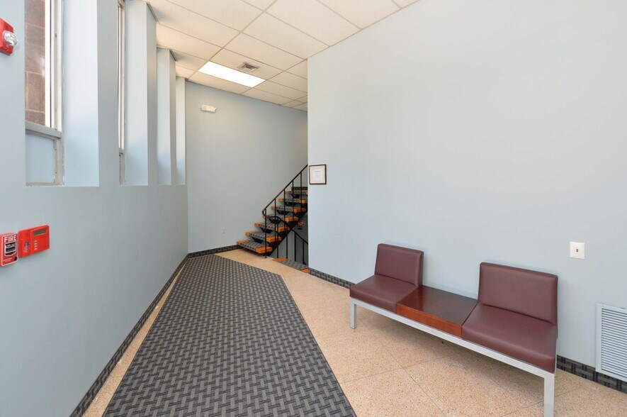 More Photos Of 10 W Ivy Ln, Englewood Office For Lease