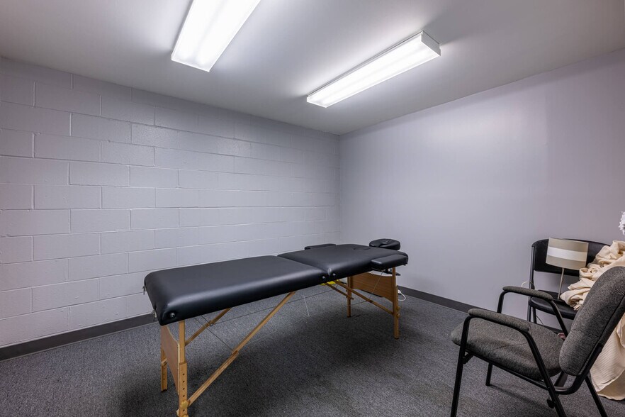 More Photos Of 2419 E High St, Springfield Storefront For Sale