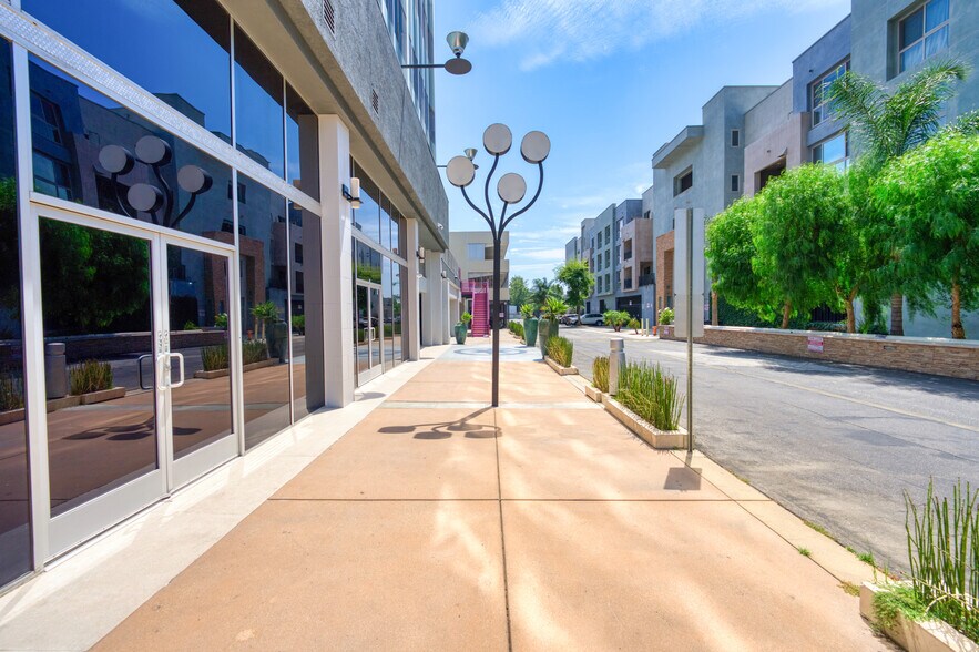 More Photos Of 6842 Van Nuys Blvd, Van Nuys Office For Lease