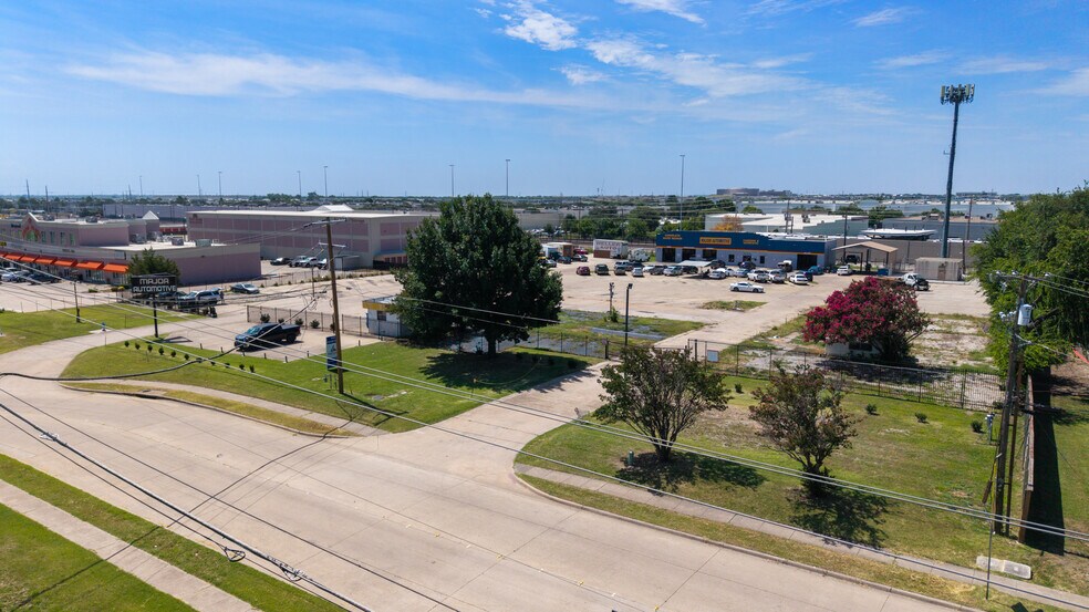 More Photos Of 3104 S Rigsbee Dr, Plano Service For Lease