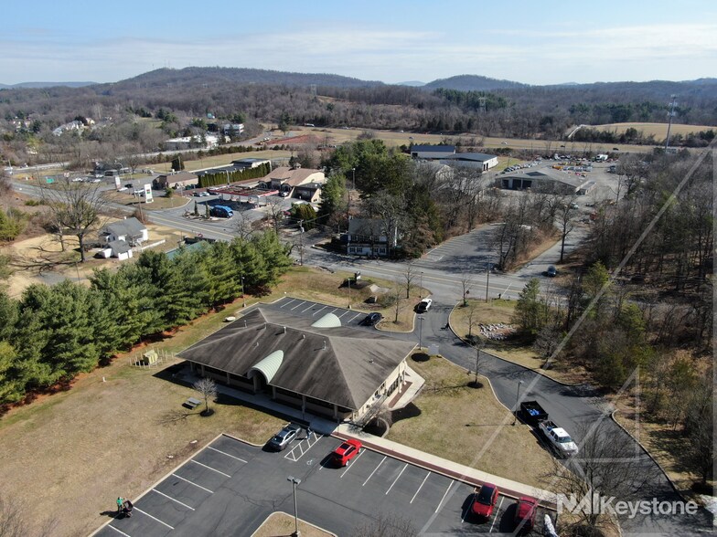 More Photos Of 2433 Morgantown Rd, Reading Office For Lease