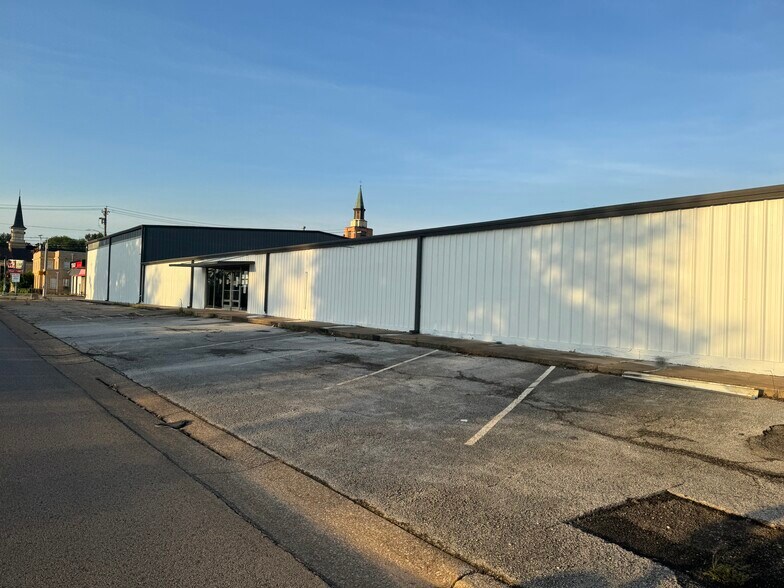 More Photos Of 306 S Bonner St, Jacksonville General Retail For Sale