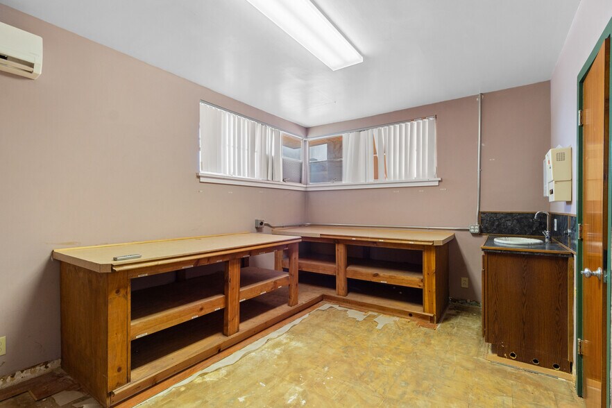 More Photos Of 116 E Robert S Kerr Blvd, Wynnewood Medical For Sale