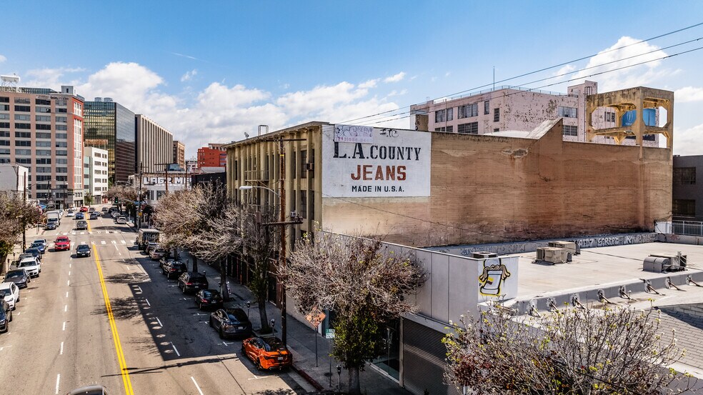 More Photos Of 1114 S Los Angeles St, Los Angeles Warehouse For Lease