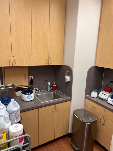 More Photos Of 8867 W Flamingo Rd, Las Vegas Office For Sale