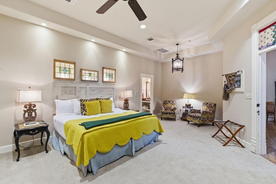 More Photos Of 103 N Pecan St, Hico Hotel For Sale