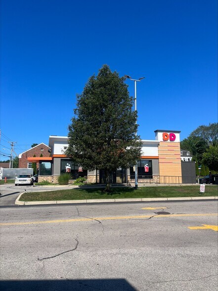 More Photos Of 1-23 Coventry Shoppers Park, Coventry Storefront For Lease