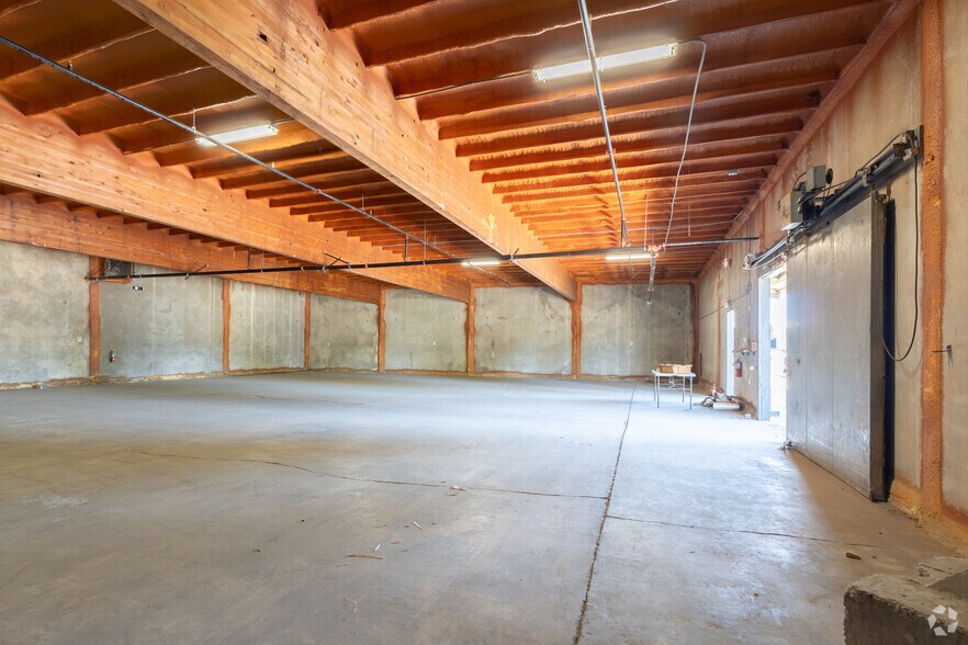More Photos Of 430 W Ventura St, Dinuba Warehouse For Lease