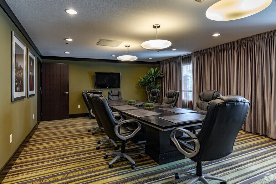 More Photos Of 7611 Katy Fwy, Houston Hotel For Sale