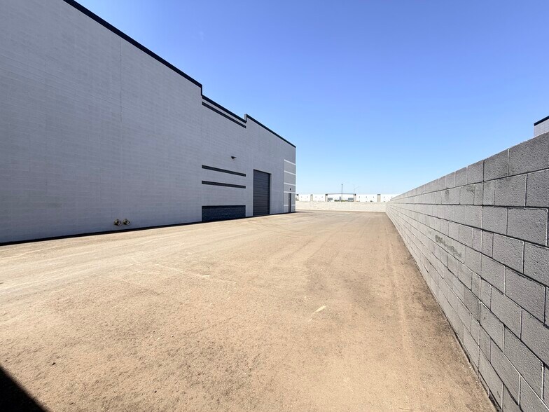 More Photos Of 7320 E Pecos Rd, Mesa Warehouse For Sale