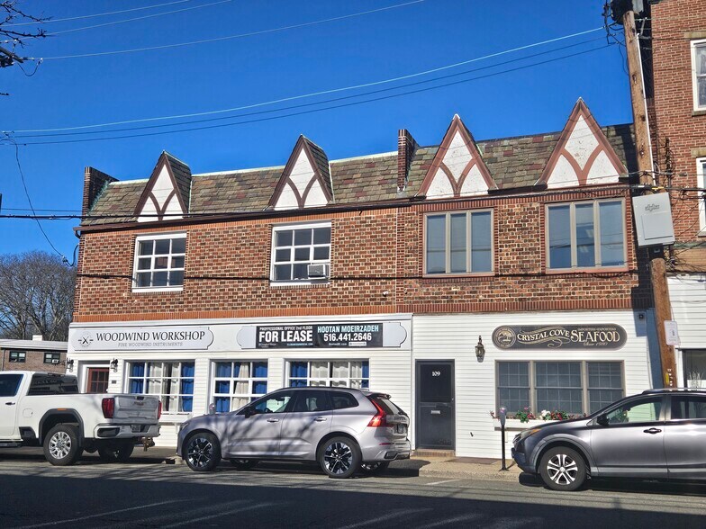 Primary Photo Of 111-113 S Tyson Ave, Floral Park Office For Lease