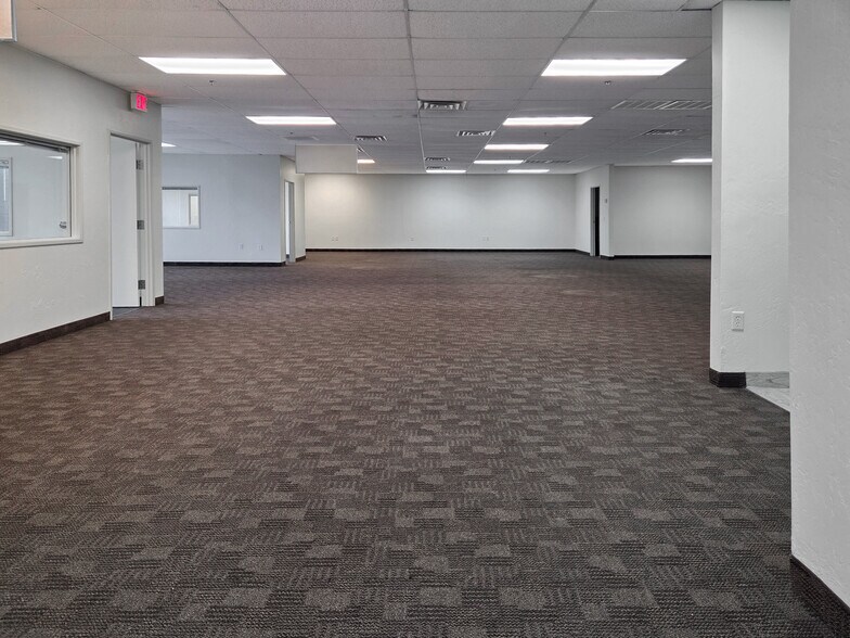 More Photos Of 1929 W Lone Cactus Dr, Phoenix Light Distribution For Lease