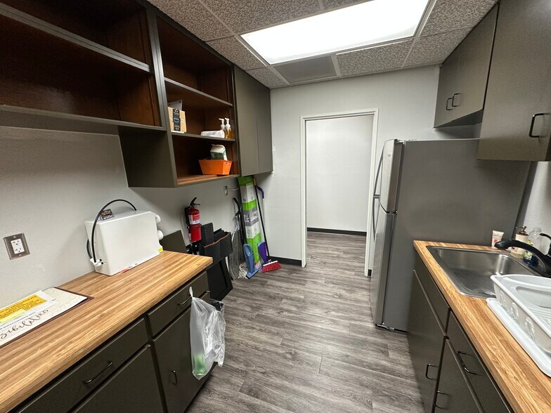 More Photos Of 5401 Business Park S, Bakersfield Loft Creative Space For Sale