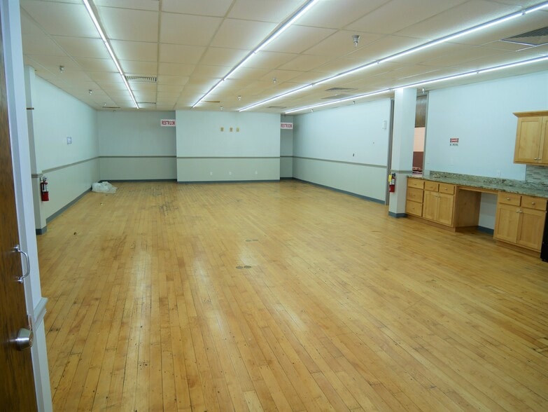 More Photos Of 105 Maple St, Rossville Light Distribution For Sale