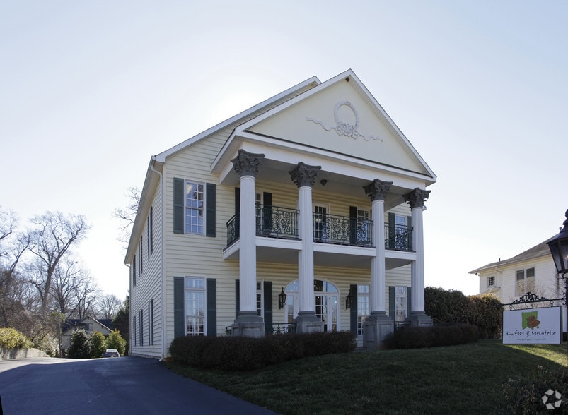 More Photos Of 608 N Main St, Greenville Freestanding For Lease